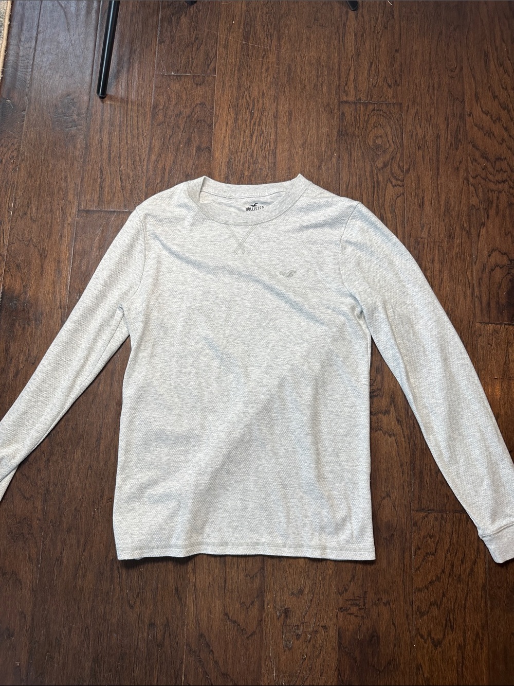 Hollister Men's Heather Gray Crewneck Long Sleeve Tee